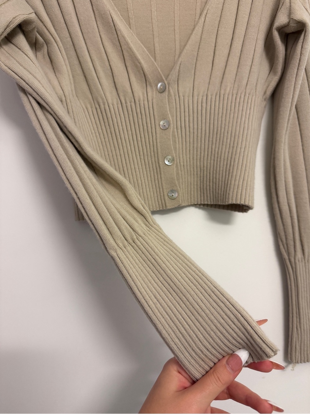 Missguided Beige Ribbed V-Neck Button-Up Cropped Cardigan - Picture 2 of 4